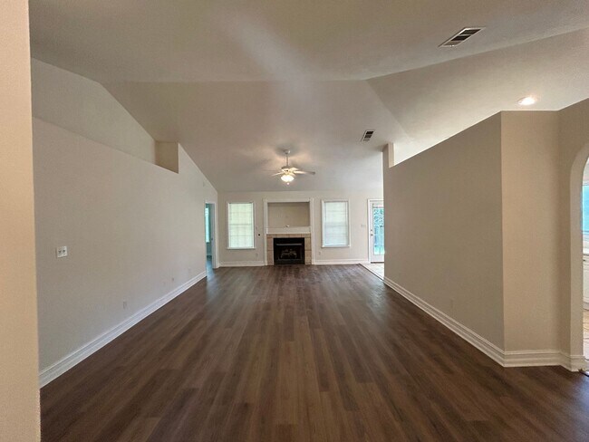 Foto del edificio - 2031 Sunny Dale Dr
