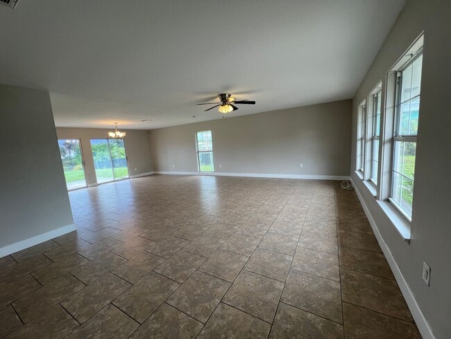 Building Photo - $1,895 ** AVAIL 6/7/25 ** 3 Bed / 2 Bath S...