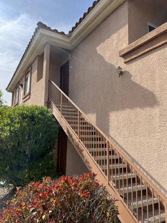 Primary Photo - 1050 E Cactus Ave