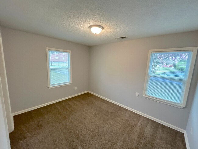 Building Photo - 3830 Philsdale Ave