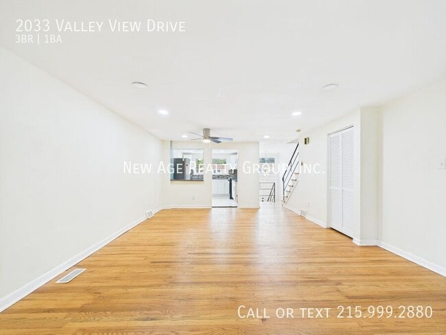 Building Photo - 2033 Valleyview Dr