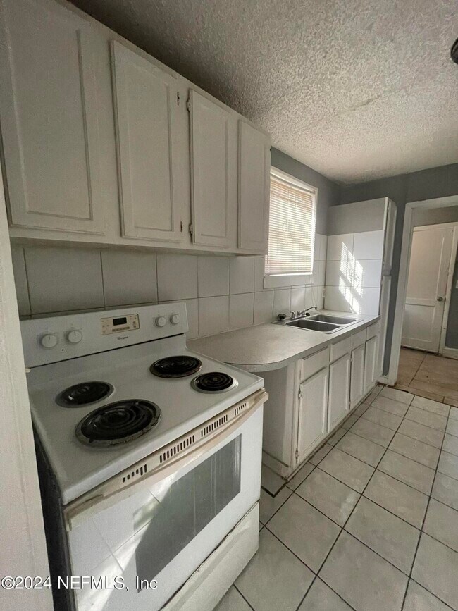 Foto del edificio - 1717 W 26th St