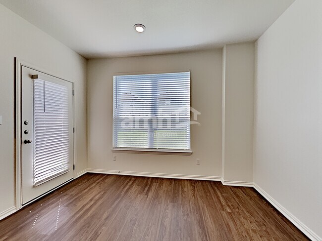 Foto del edificio - 2713 Lillybrook Lane