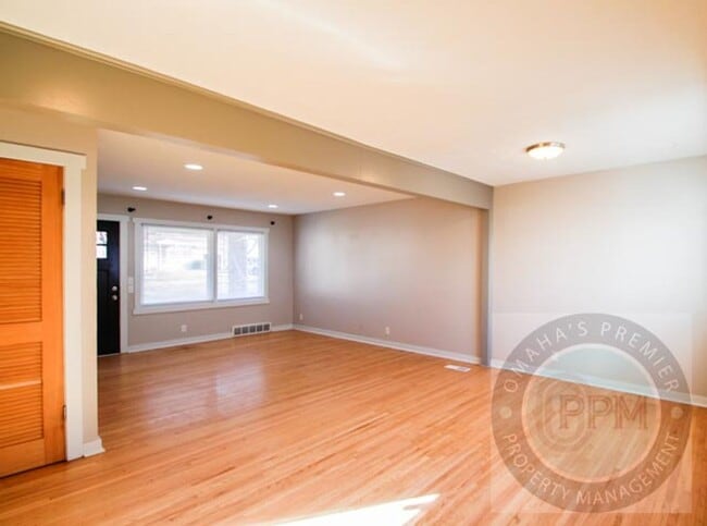 Foto del edificio - Fully updated 5 bedroom, 2 bathroom house