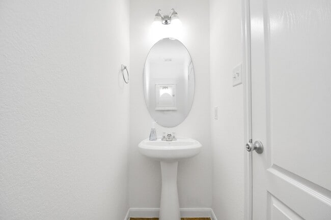 Foto del edificio - 16020 Sweetwater Fields Ln