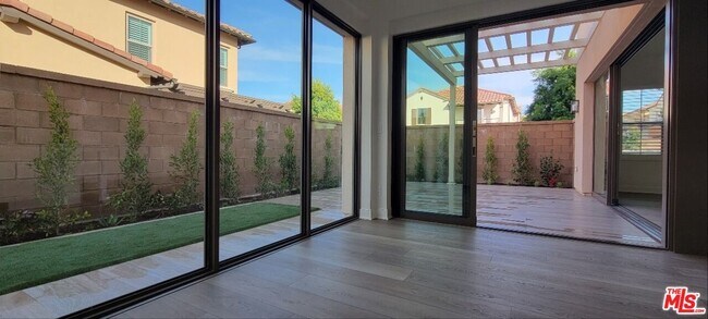 Foto del edificio - 182 Plum Lily