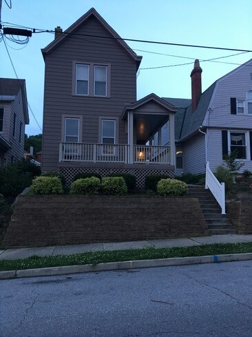 Building Photo - 481 Ward Ave