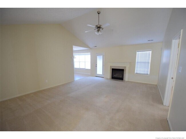 Foto del edificio - 904 Fairfield Cir