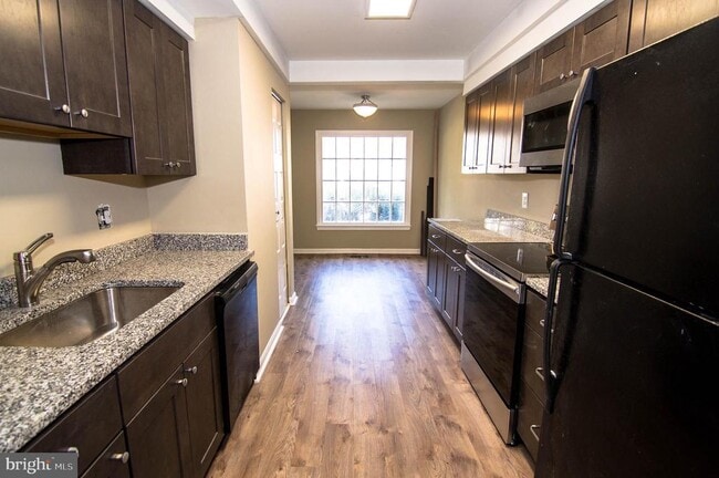 Building Photo - 5404 Helm Ct