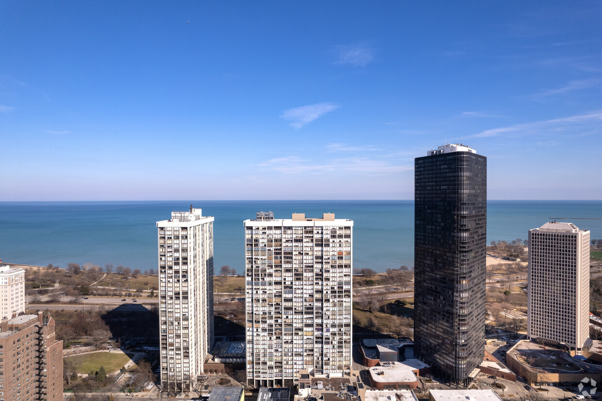 Foto aérea - Edgewater Plaza Condominiums