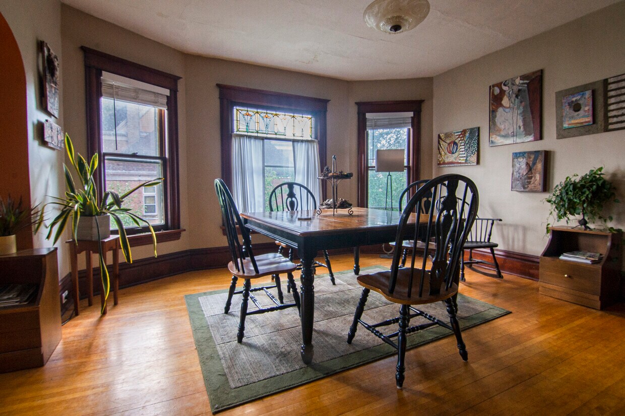 Primary Photo - 1318 Monroe St NE