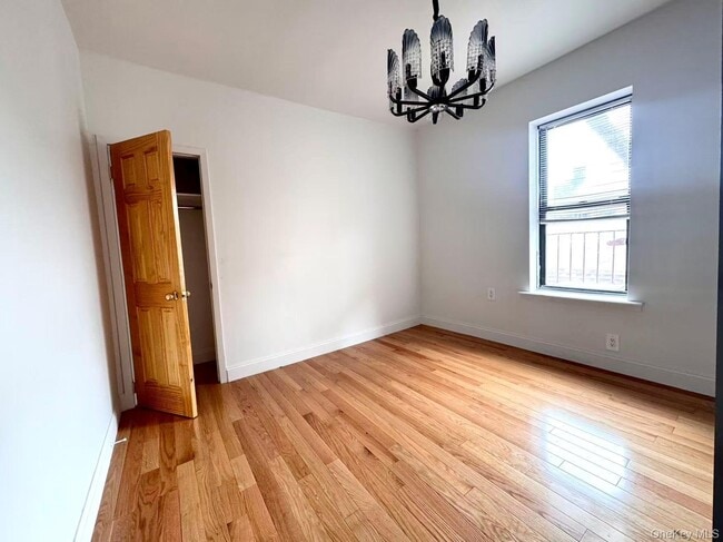 Foto del edificio - 40-12 73rd St