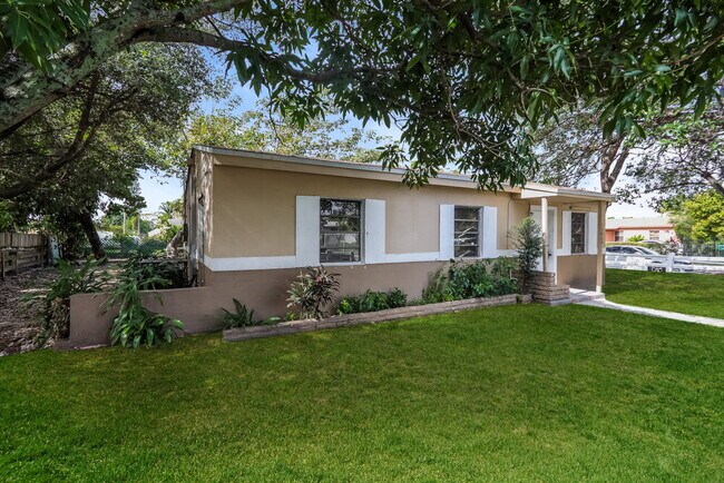 Foto del edificio - 15420 NW 27th Pl