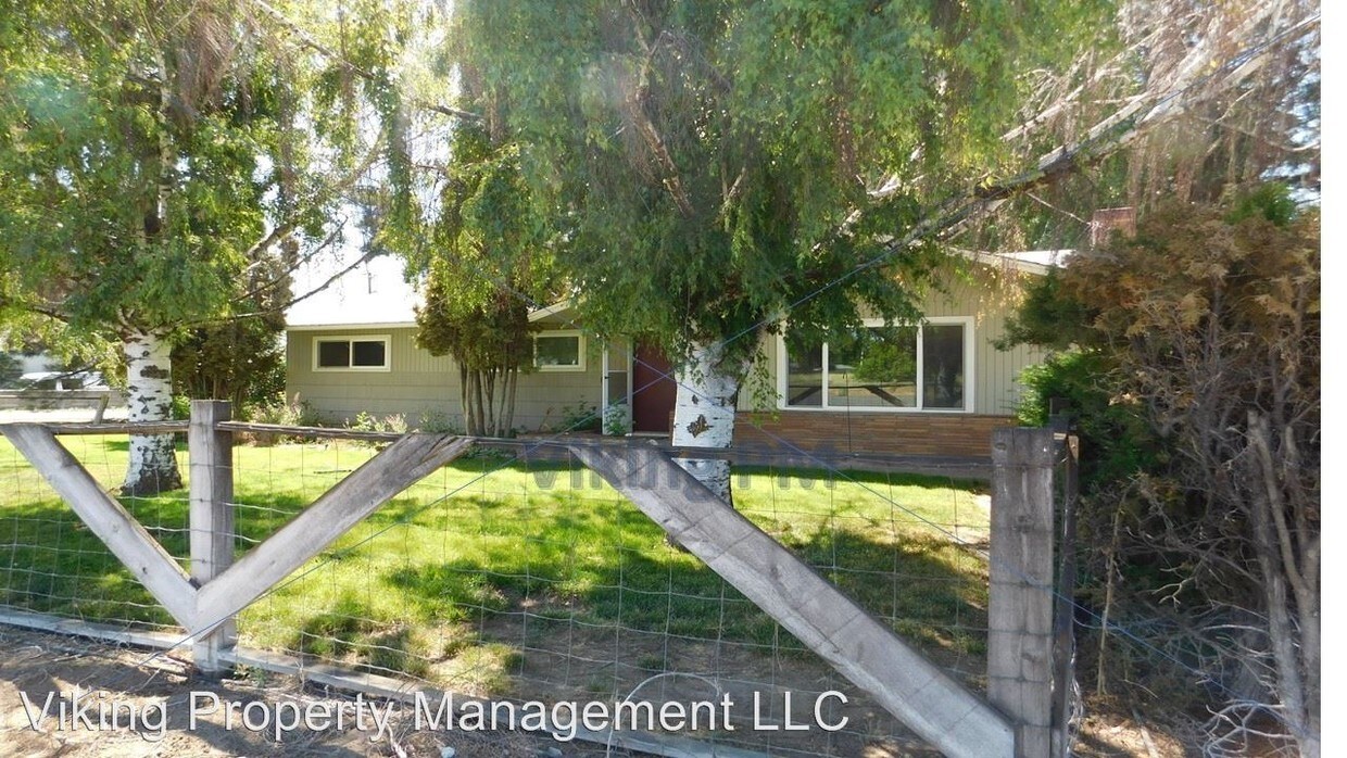 Primary Photo - 2625 N Main St