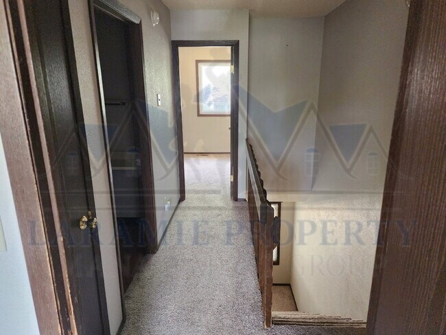 Foto del edificio - 808 E Canby St