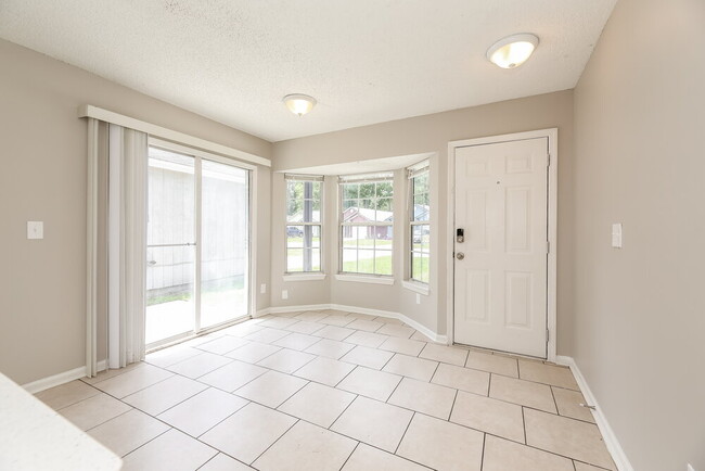 Building Photo - 9956 Somerset Grove Ln