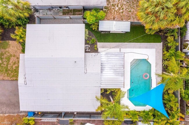 Building Photo - 3 br, 1 bath House - 8013 R 22Nd Avenue N