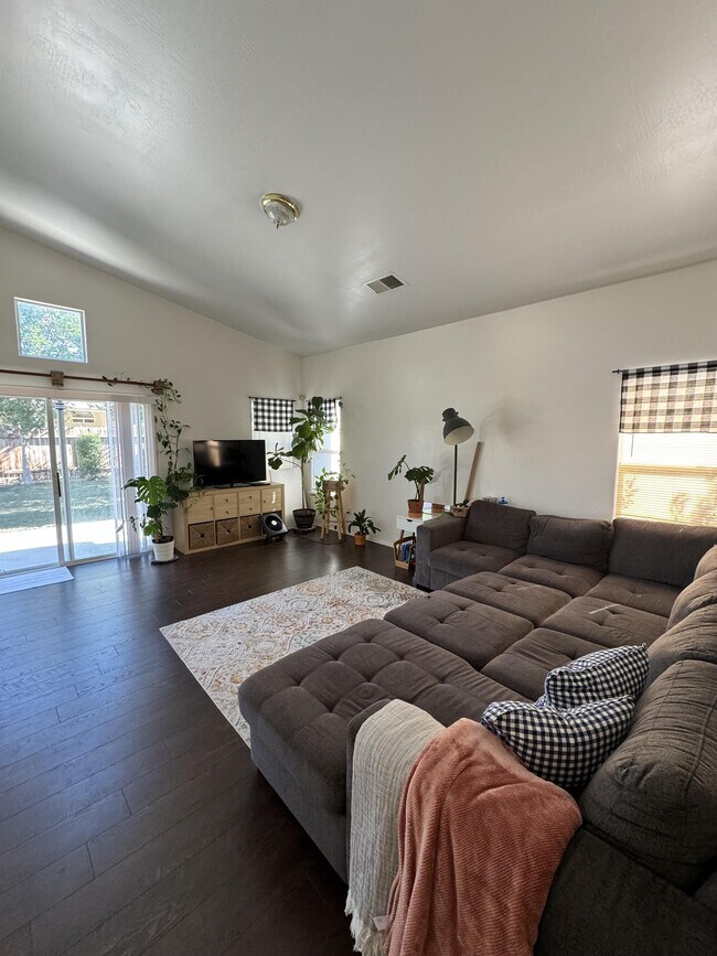 Building Photo - 9320 Lacroix Ct