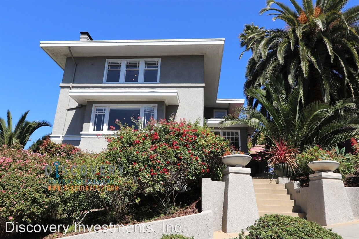 Primary Photo - 4 br, 3.5 bath House - 866 Paloma Ave.