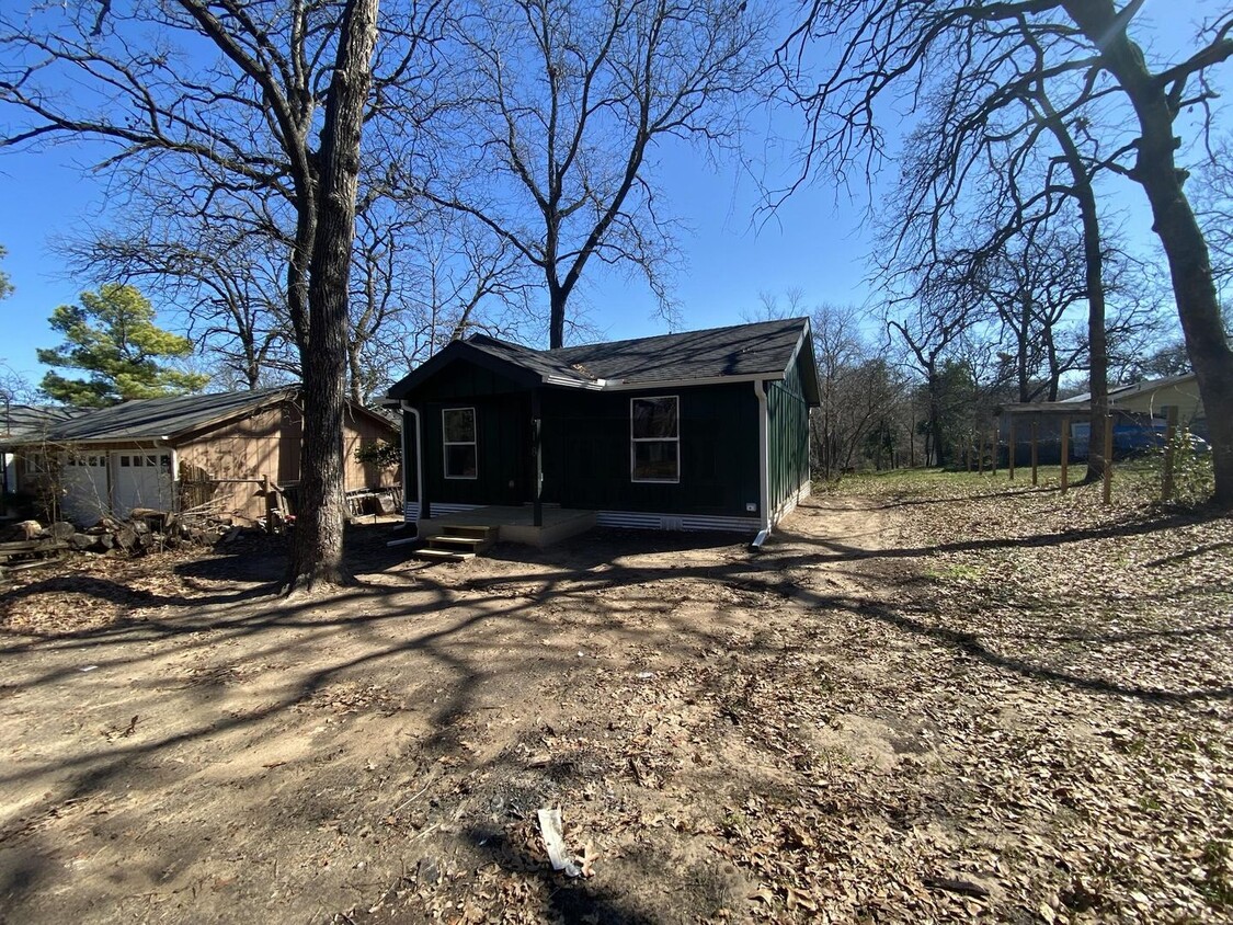 Primary Photo - Fully Remodeled 2 Bedroom 1 Bathroom in To...