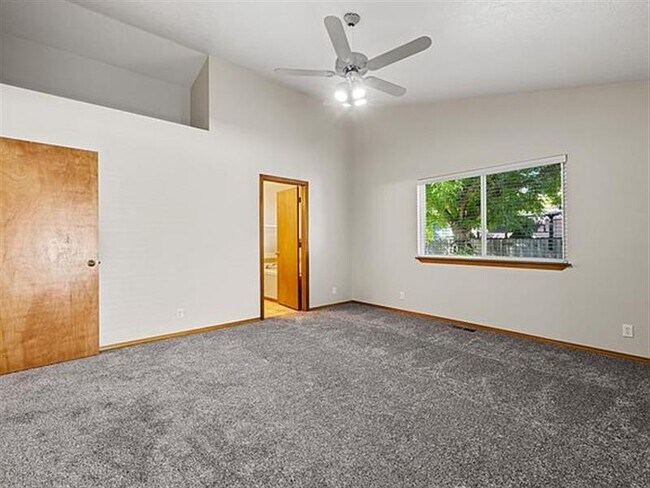 Building Photo - Noble Fir Ave beautiful home