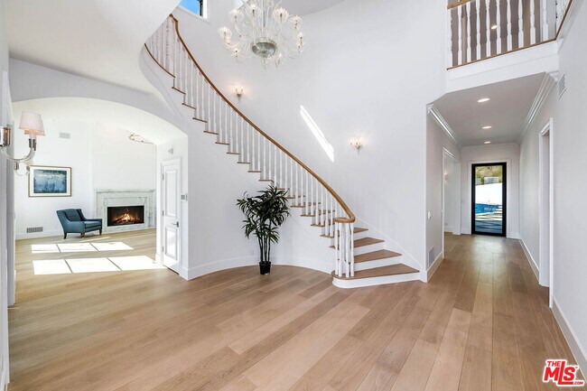 Foto del edificio - 1348 Marinette Rd