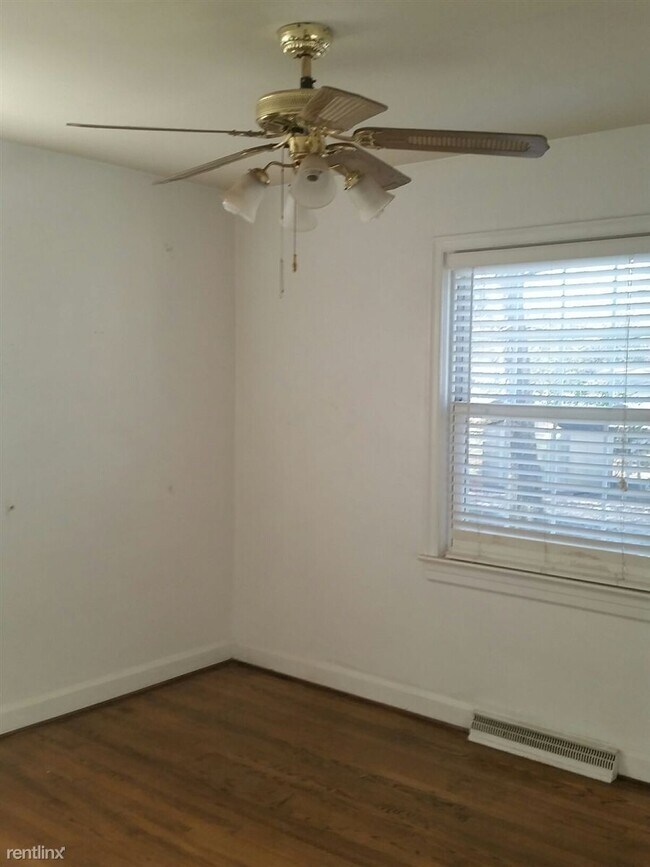 Foto del edificio - 2 br, 1 bath House - 2711 Shady Lawn Dr