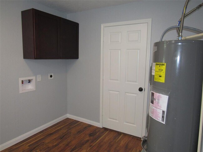 Building Photo - 1130 Carby Rd