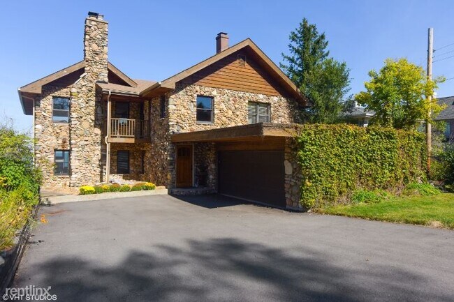 Building Photo - 4 br, 2 bath House - 6 Shore Drive