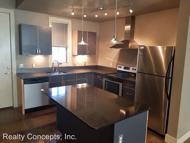 Building Photo - 465 S Locust Ave