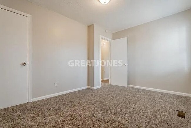 Building Photo - 1205 Widgean Dr