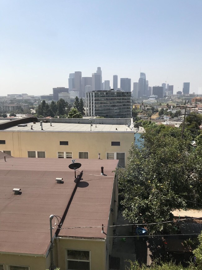 Building Photo - 985 Marview Ave
