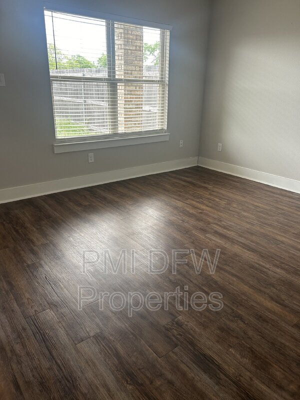 Building Photo - 208 Stone Cir