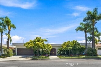 Building Photo - 1026 Santiago Dr