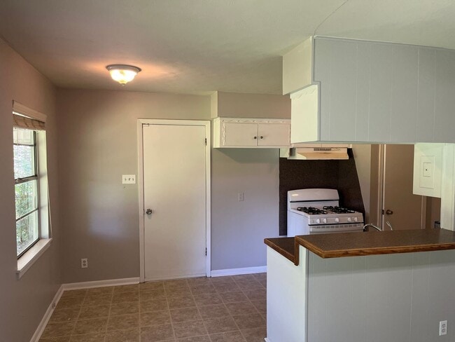Building Photo - 4822 Greenfield Dr