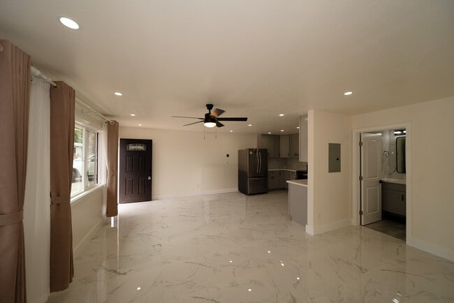 Building Photo - 2074 Hoolaulea St