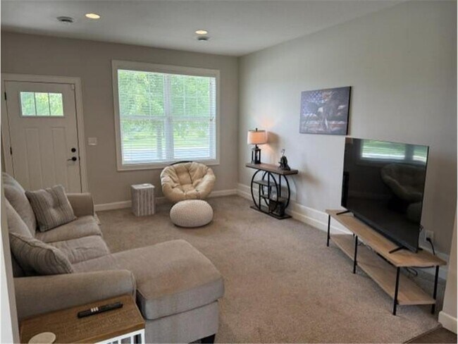 Foto del edificio - 544 Tiffany Ln