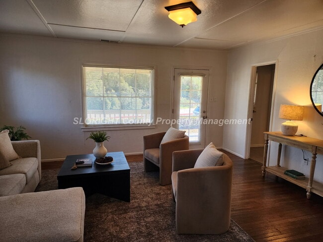 Foto del edificio - AVAILABLE NOW - Charming Old-Town SLO Home - 1 Bed / 1 Bath w/ BONUS ROOM