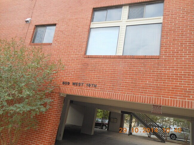 Building Photo - 609 W 18th St