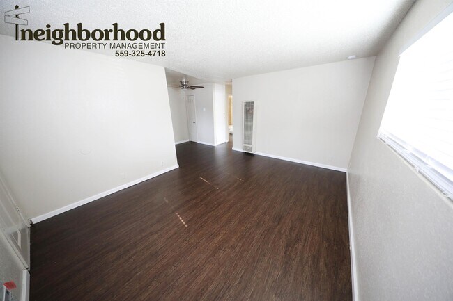 Foto del edificio - 1421 E Cambridge Ave