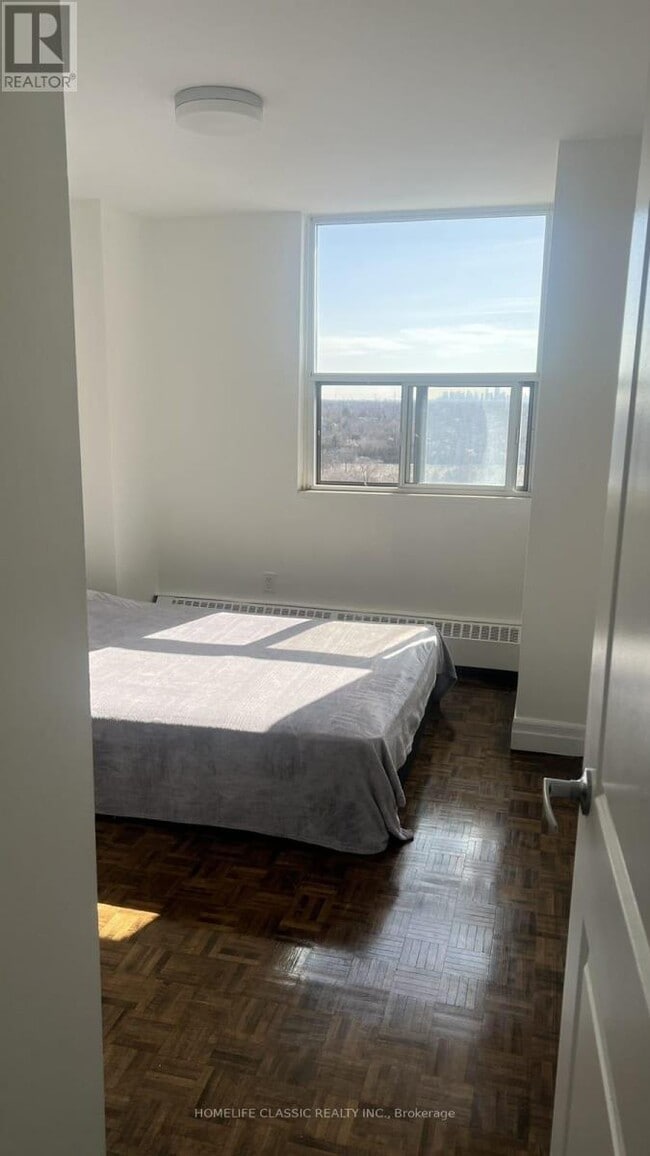 Photo du bâtiment - 765-1765 Steeles Ave W