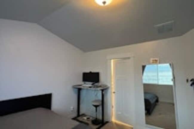 Building Photo - 192 W Silver Springs Dr
