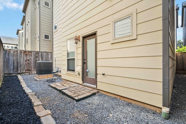 Building Photo - 2904 Leeland St