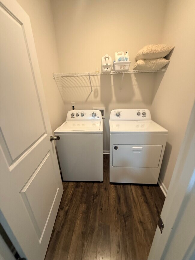 Foto del edificio - 932 Greyford Ln