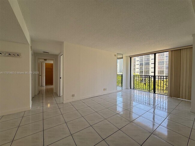 Building Photo - 17011 N Bay Rd