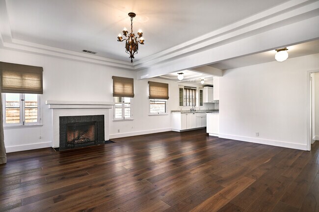 Building Photo - 1430 S Sierra Bonita Ave