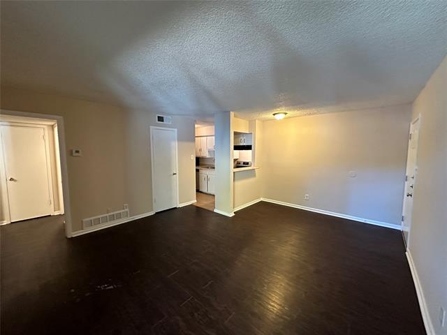 Building Photo - 2833 Kings Rd