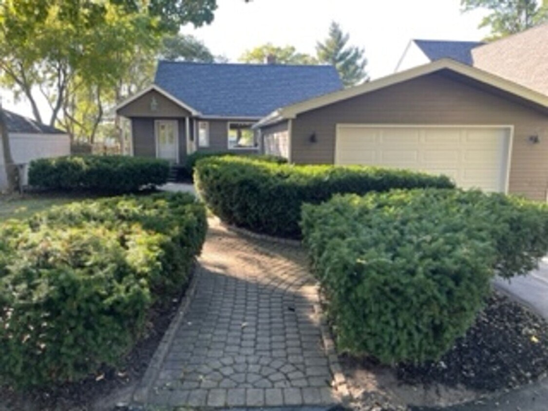 Primary Photo - Lake Oakland Lakefront Home - 3 Bedroom 2 ...