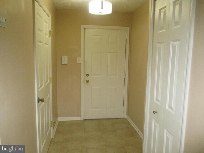 Building Photo - 3018 Hunting Ridge Dr
