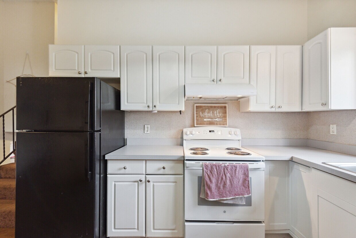 1930 E 87th St, Bloomington, MN 55425 Townhome Rentals in Bloomington